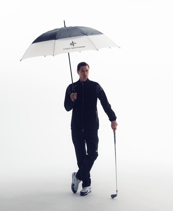 CSW_rainyday_men_umbrella2_0.jpg